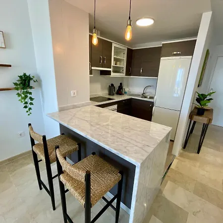 Hill Sea View מנילבה